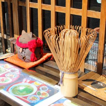 Naramachi District in Nara, A restaurant front with a Maneki-neko and a giant matcha whip