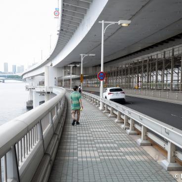 Rainbow Bridge (Tokyo), Pedestrian walkway