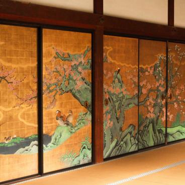 Daikaku-ji (Kyoto), Sliding doors decorated with paintings by the Kano school