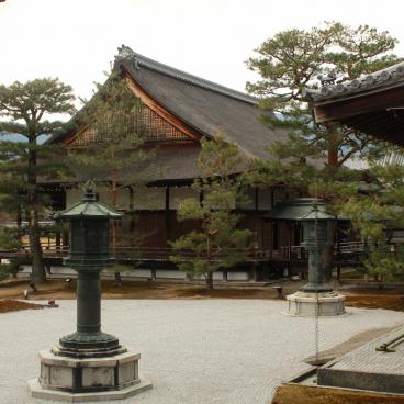 Daikaku-ji (Kyoto), View on the Shinden pavilion from the Miedo