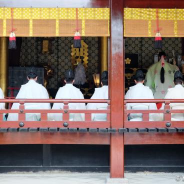 Dazaifu Tenman-gu, Ceremony with Shinto priests at the shrine's main hall
