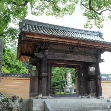Dazaifu Tenman-gu, A gate in the shrine's grounds