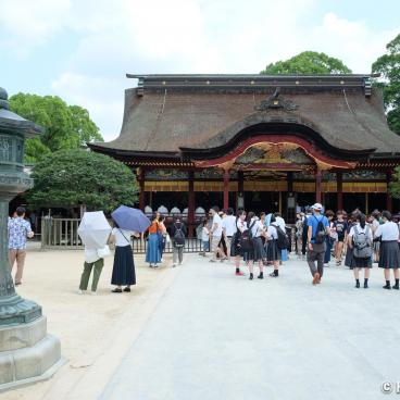 Dazaifu Tenman-gu, Plaza in front of the shrine's main hall
