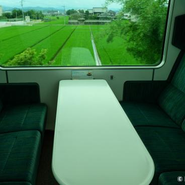 Premium Express Shimakaze, Facing seats for groups