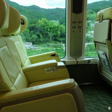 Premium Express Shimakaze, Individual leather seats in car n°2