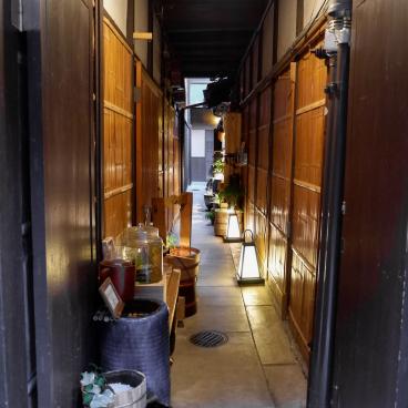 Pontocho (Kyoto), Side street with access to the various shops of the alley 2