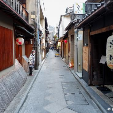 Pontocho (Kyoto), The alley in 2021 after renovation (electric wires buried and paved walkway) 3