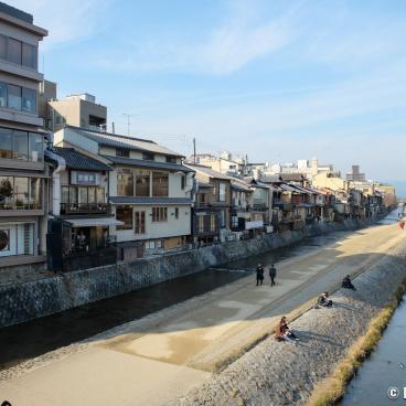 Pontocho (Kyoto), View on the restaurants' terrace side with a view on the Kamo-gawa river