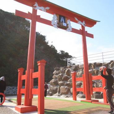 Motonosumi Inari Jinja (Chugoku), Offering box at the top of the last torii gate