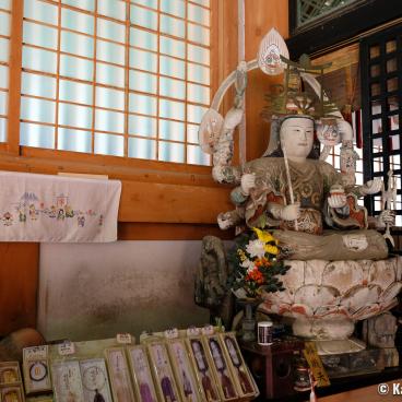 Chikubushima (Lake Biwa, Shiga prefecture), Statue of Benzaiten with several pairs of arms