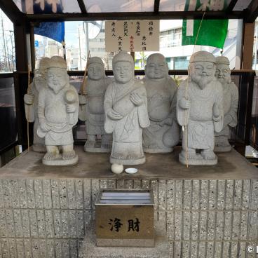 Kobe, Statues of the 7 Lucky Gods in the street