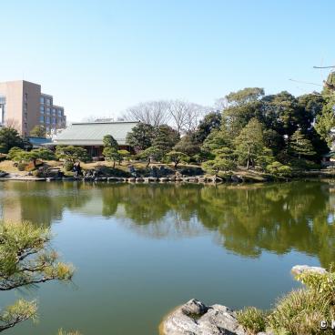 Kiyosumi Teien, View on Sensui pond and the vegetation in winter 2