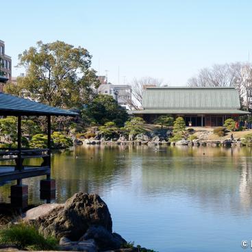 Kiyosumi Teien, View on the floating pavilion Ryo-tei and Taisho Memorial