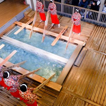 Kusatsu, Yumomi traditional ceremony