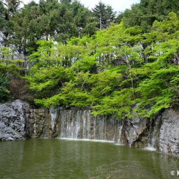 Tsurumi Ryokuchi Park, Waterfall in the Canadian garden