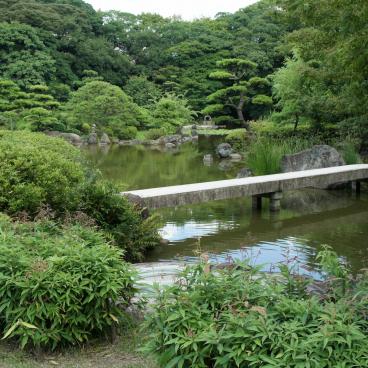Keitaku-en (Osaka), Little stone bridge in the Japanese garden