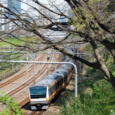 Sotobori Park (Tokyo), View on a train of the Chuo JR Line