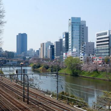 Sotobori Park (Tokyo), View on the former moats and the railways