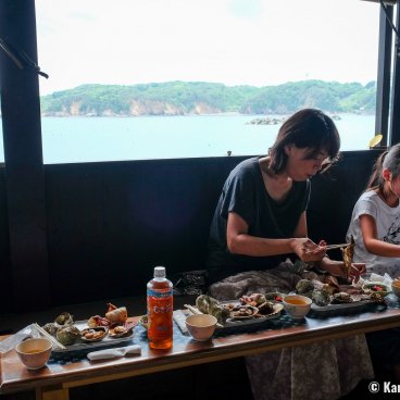 Mie prefecture, Lunch with Ama dressed in traditional clothes at Amagoya Osatsu Kamado 3