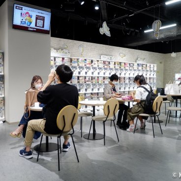 Gashapon no Depato Ikebukuro, Space to relax in the shop