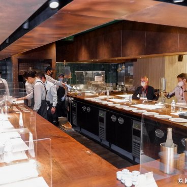 Good Nature Hotel (Kyoto), Erutan restaurant serving diner with Japanese sake tasting