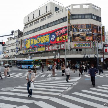 Omiya (Saitama), Crossing near the station