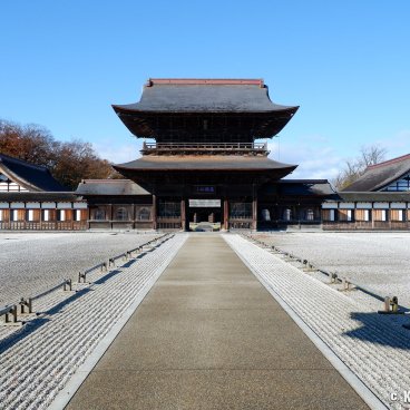 Zuiryu-ji (Takaoka), Sanmon Gate and dry garden