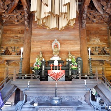 Zuiryu-ji (Takaoka), Buddhist altar in the Butsuden pavilion
