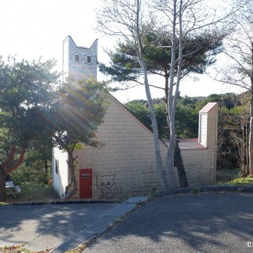 Tashirojima (Ishinomaki), Cat-shaped house at Manga Island camping 2
