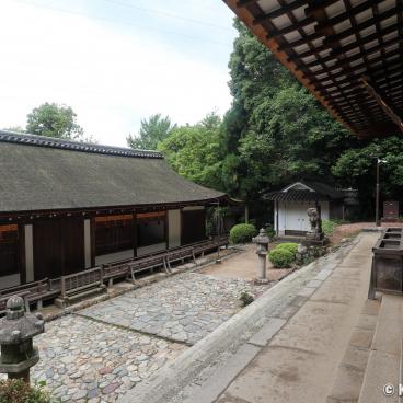Ujigami-jinja, Space between the Haiden and Honden buildings