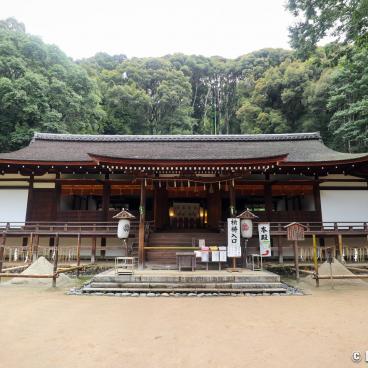Ujigami-jinja, Haiden worshiping pavilion