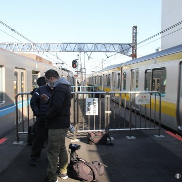 Asagaya Station (Tokyo), Tori-tetsu taking pictures of trains