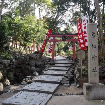 Yoshida-jinja (Kyoto), Torii gate and alley 4