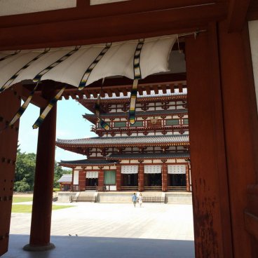 Yakushi-ji (Nara), View on the main hall Kondo