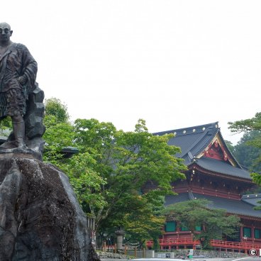 Rinno-ji (Nikko), Statue of monk Shodo Shonin and Sanbutsudo main hall
