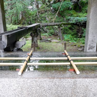 Taiyuin (Nikko), Ablution basin at the Suibansha purification pavilion