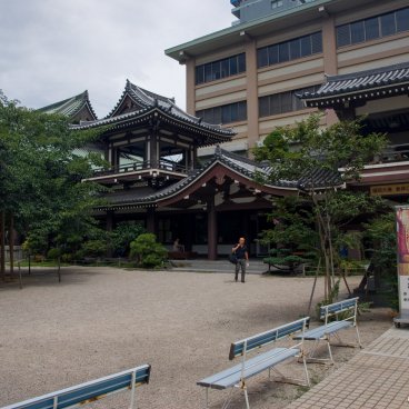 Tocho-ji (Fukuoka), Temple's grounds and sign for the Great Buddha statue