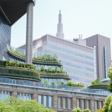 Hibiya Park (Tokyo), View on Tokyo Midtown Hibiya and the terrace Parkview Garden