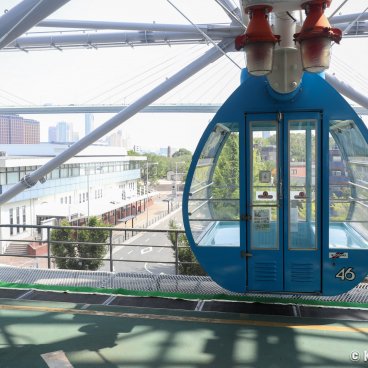 Tempozan (Osaka), Standard gondola of the Ferris Wheel