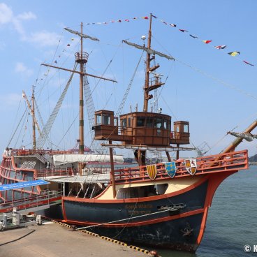 Tempozan (Osaka), Santa Maria cruise ship