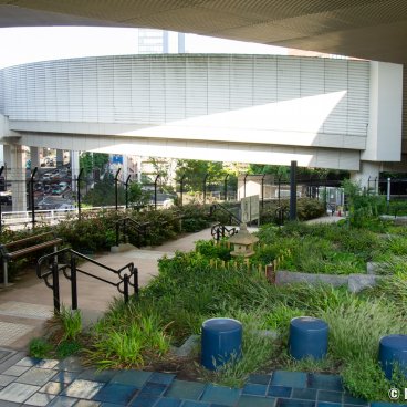 Meguro Sky Garden, Stairway at the entrance of the suspended garden