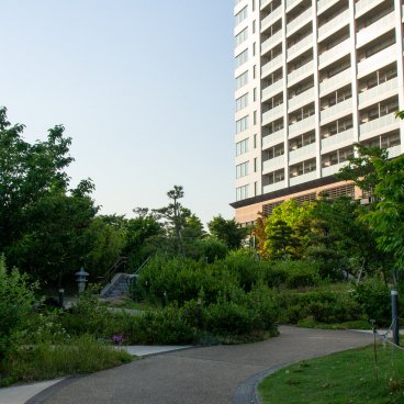 Meguro Sky Garden, Alley in the garden and residential building