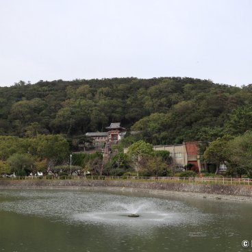 Mitaraiike Park, View on the pond and Wakaura Tenmangu shrine