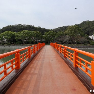Mitaraiike Park, Vermilion bridge on the pond