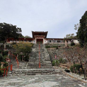Wakaura Tenmangu (Wakayama), View on the shrine's stone stairway