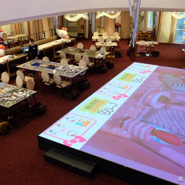 Hello Kitty Show Box (Awaji), Restaurant-theater