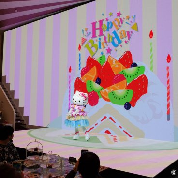 Hello Kitty Show Box (Awaji), Hello Kitty on stage for her birthday on November 1