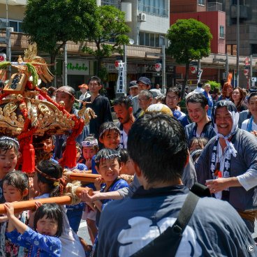 Fukagawa Hachiman Matsuri, Mikoshi procession including children and adults 2