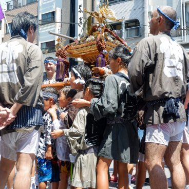 Fukagawa Hachiman Matsuri, Children's mikoshi procession 4