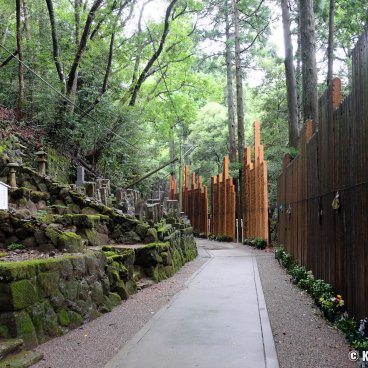 Kongosho-ji (Ise, Mount Asama), Okunoin and the graveyard